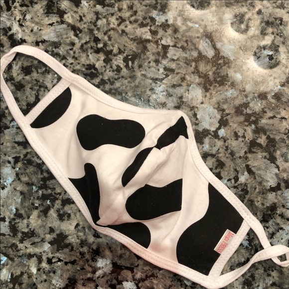 Cow print mask - Picture 1 of 1